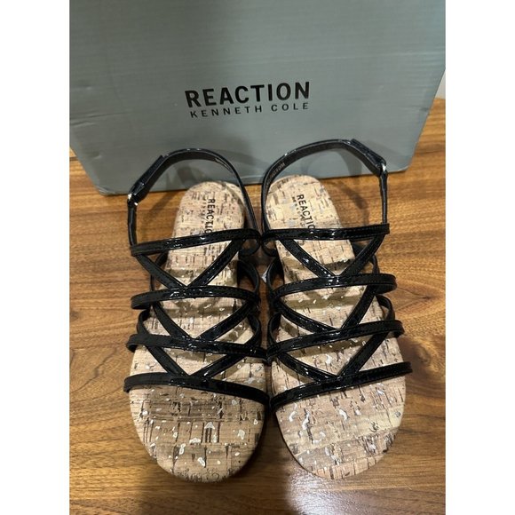 Kenneth Cole‎ REACTION Girls Black Patent DAYLO Gladiator Sandals, Sz 4 NIB - Picture 1 of 4
